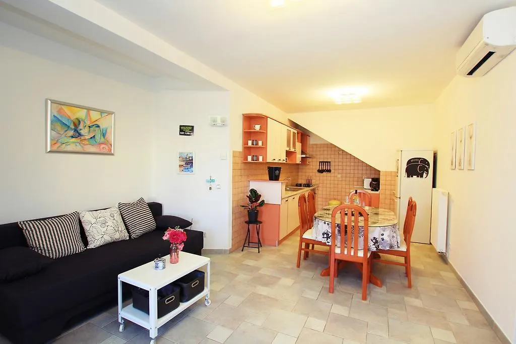تروغير Apartment Navita